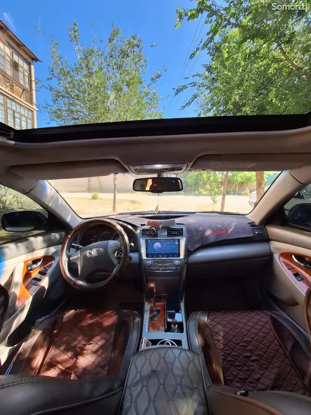 Toyota Camry 2010 · 2.4 AT