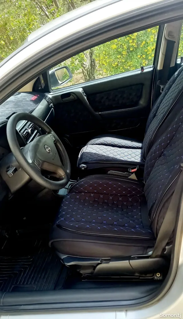 Opel Astra G 1999 · 1.6 MT