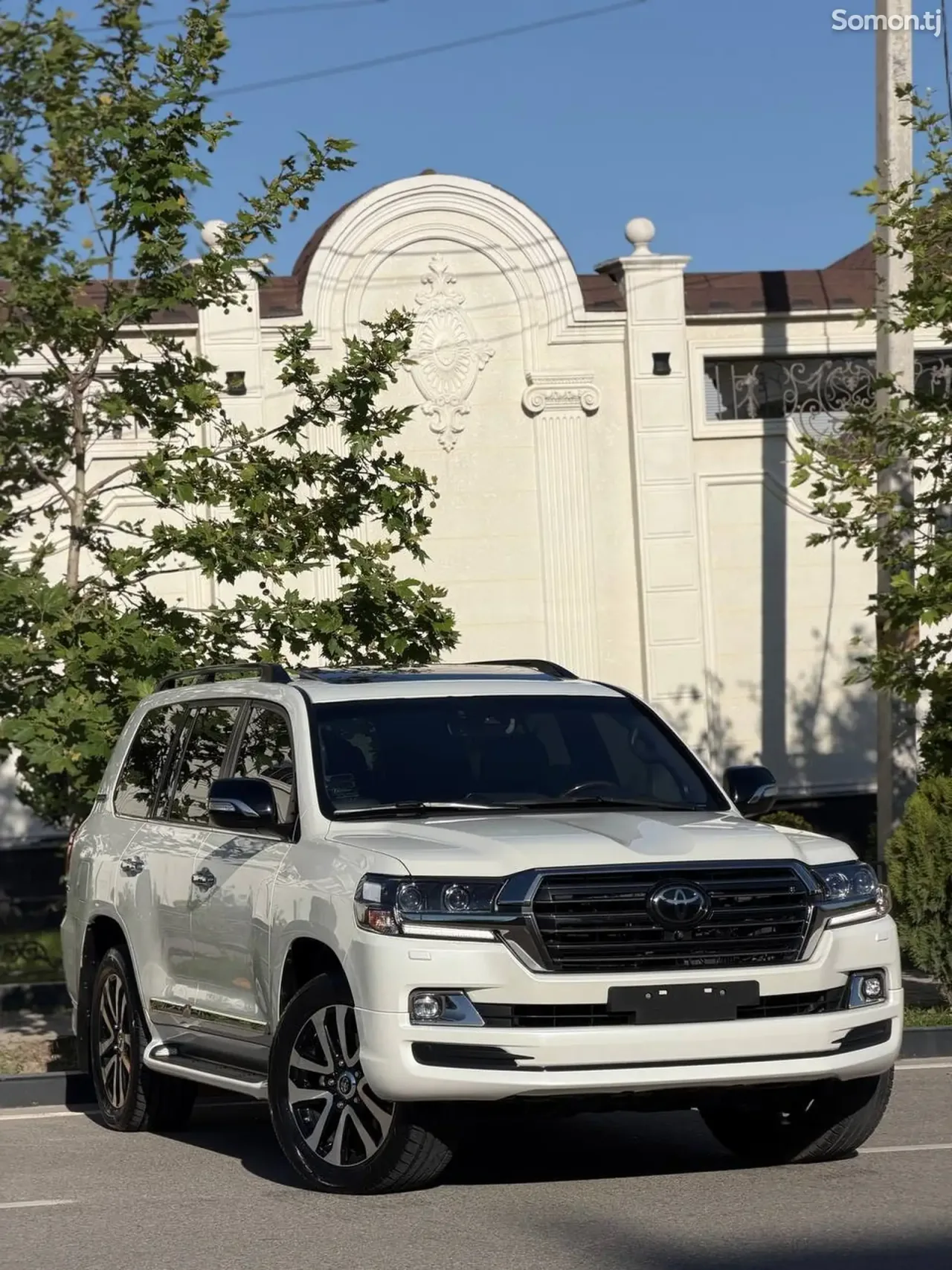 Toyota Land Cruiser 2019 · 4.6 AT
