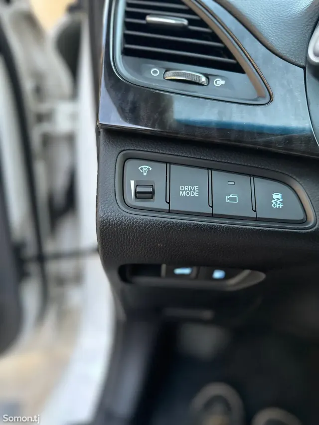 Hyundai Grandeur 2015 · 2.4 AT