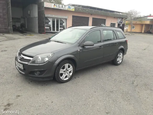 Opel Astra H 2008 · 1.7 MT
