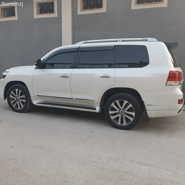Toyota Land Cruiser 2017 · 4.7 AT