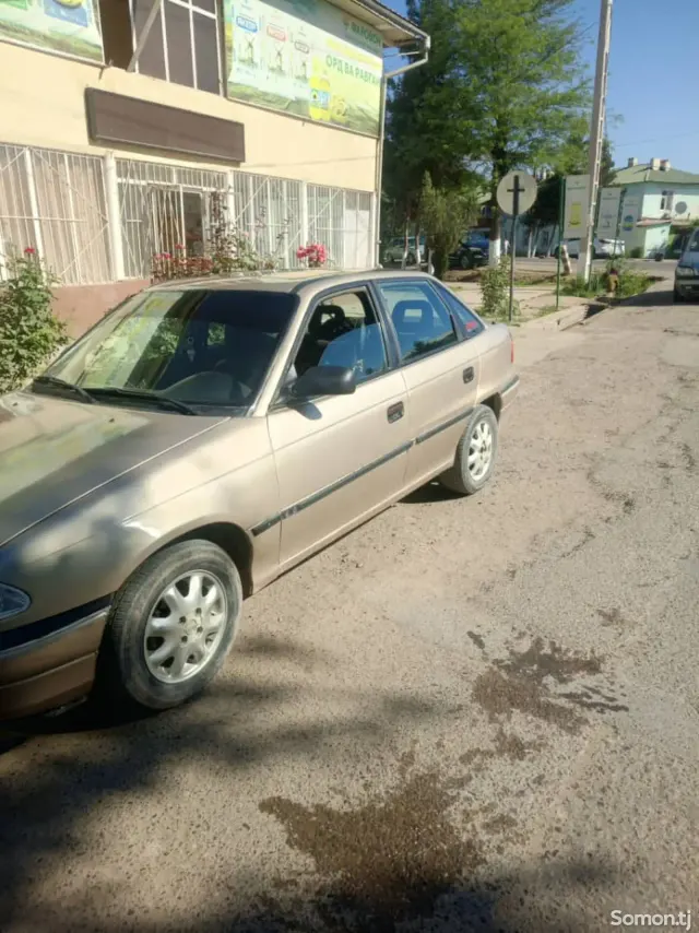 Opel Astra F 1997 · 1.6 MT