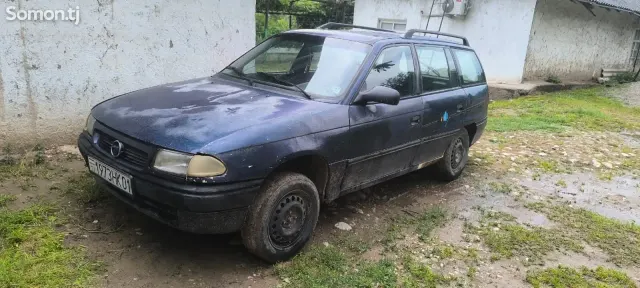 Opel Astra F 1994 · 1.6 MT
