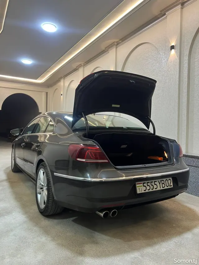 Volkswagen Passat 2013 · 2.0 AT