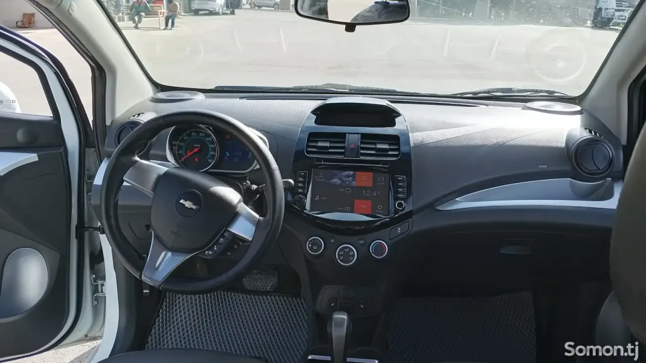 Chevrolet Spark 2015 · 1.2 AT