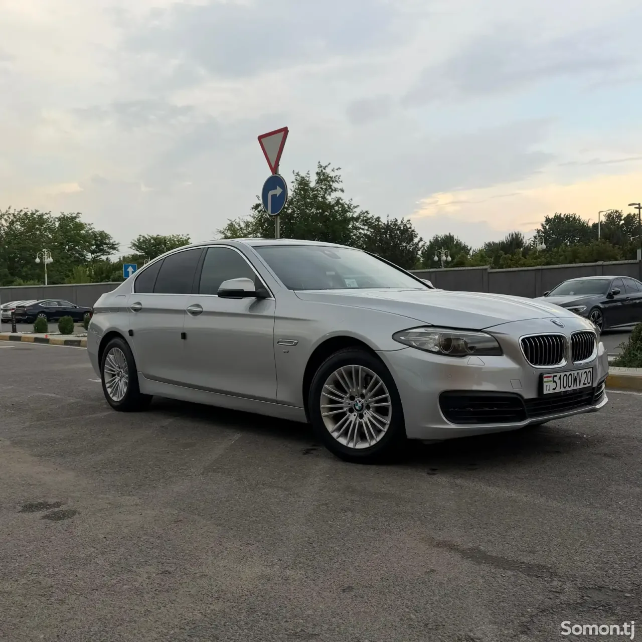 BMW 5 series 2015 · 2.0 AT