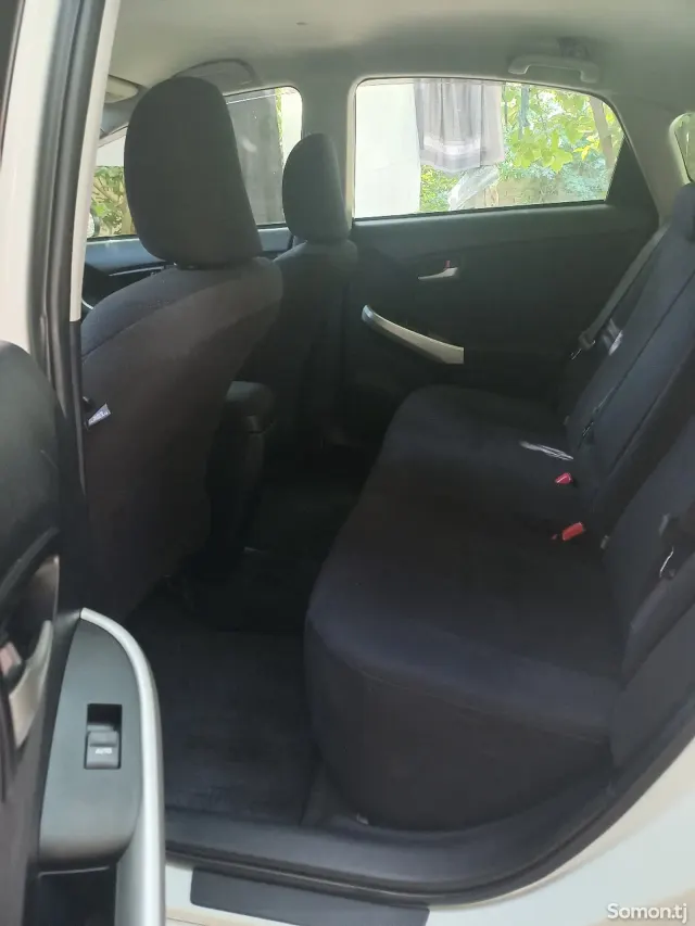 Toyota Prius 2014 · 1.8 AT