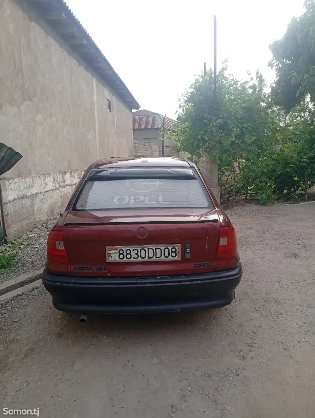 Opel Astra F 1993 · 1.6 MT
