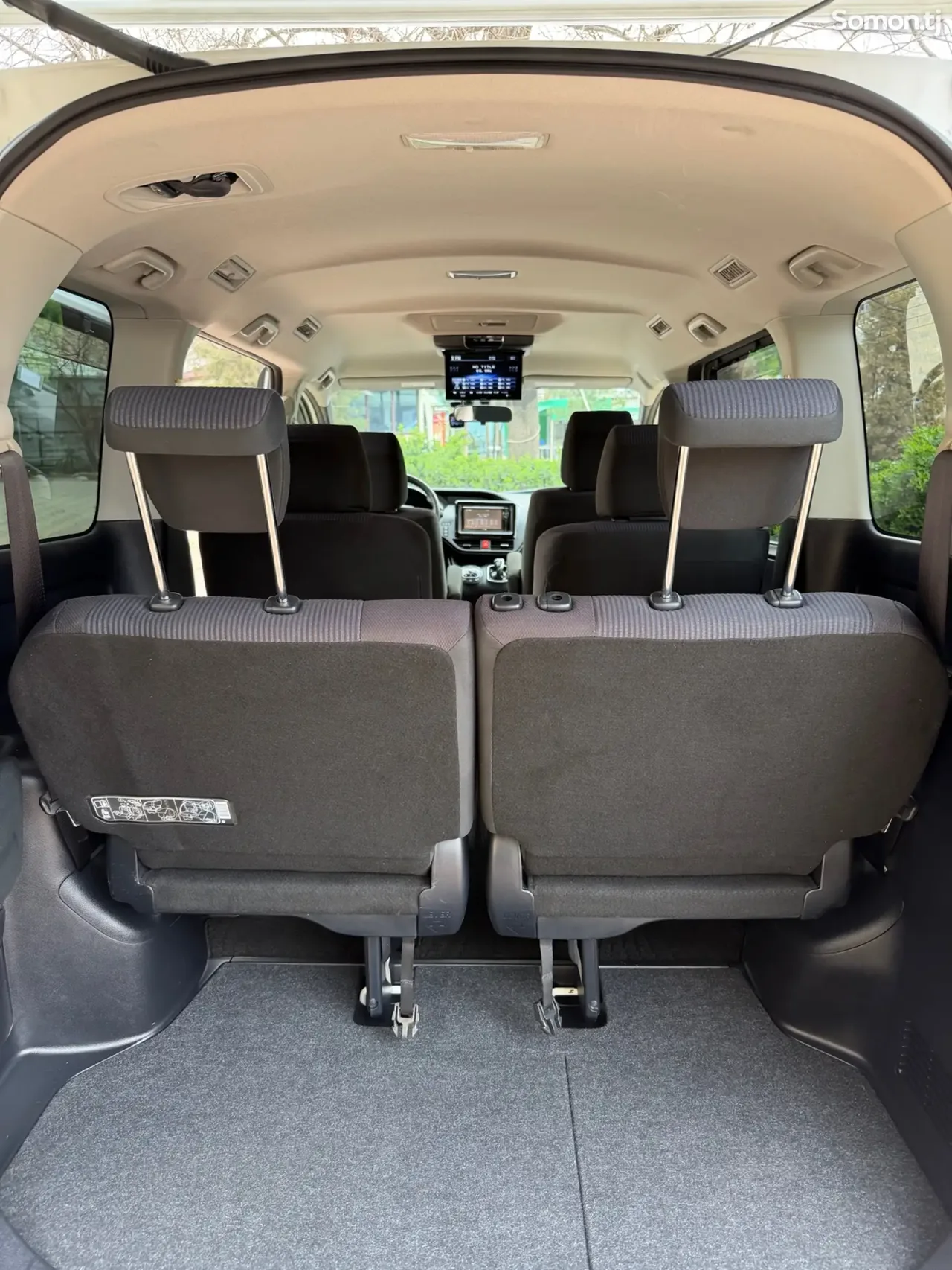 Toyota Voxy 2014 · 2.0 AT
