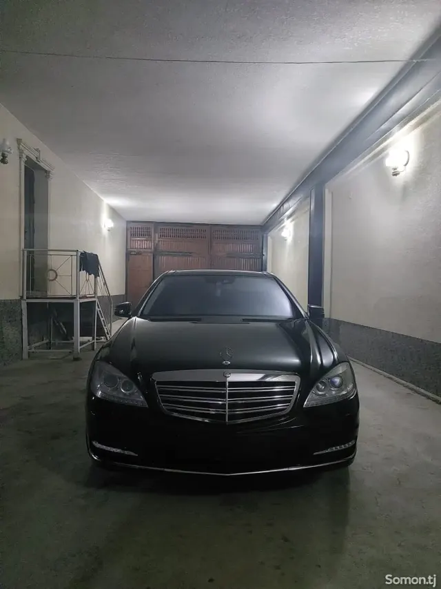 Mercedes-Benz S class 2011 · 5.0 AT