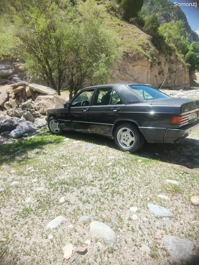 Mercedes-Benz W201 1993 · 1.8 MT