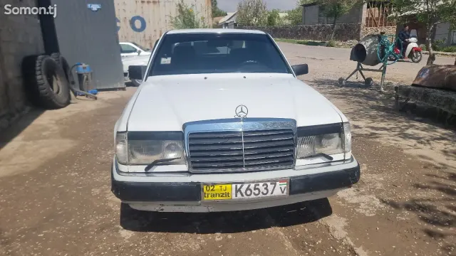Mercedes-Benz E class 1990 · 2.0 MT