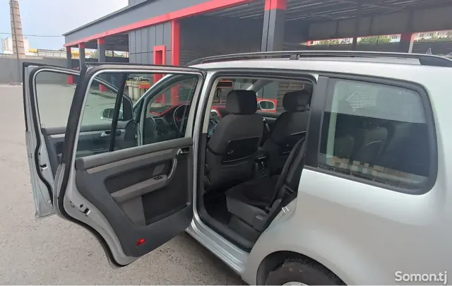 Volkswagen Touran 2007 · 2.0 AT