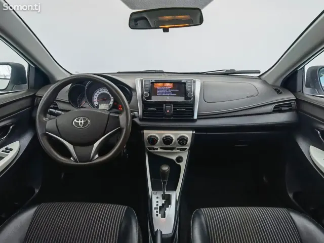 Toyota Yaris 2015 · 1.5 AT