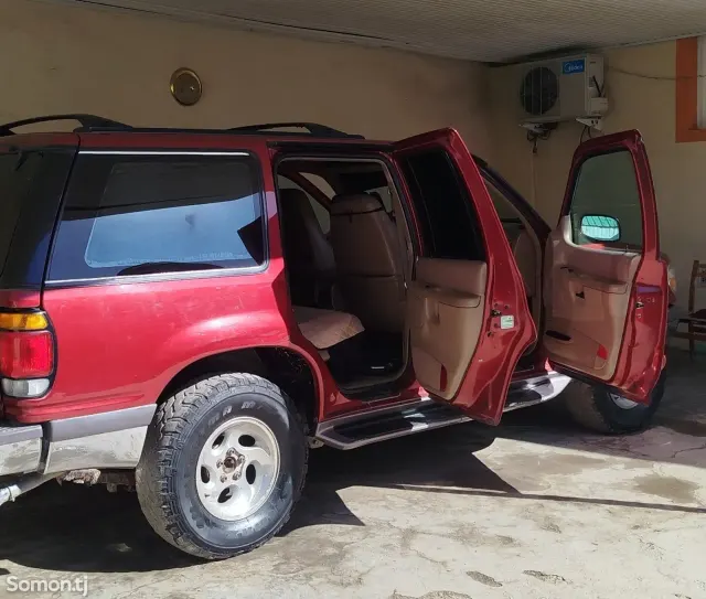 Ford Explorer 2002 · 4.0 AT