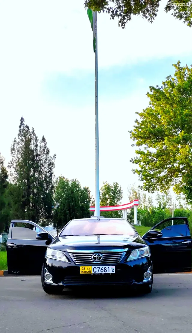 Toyota Camry 2013 · 2.5 AT
