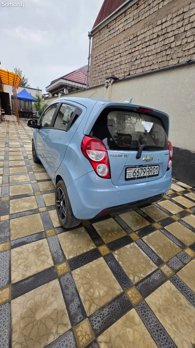 Chevrolet Spark 2015 · 1.1 AT