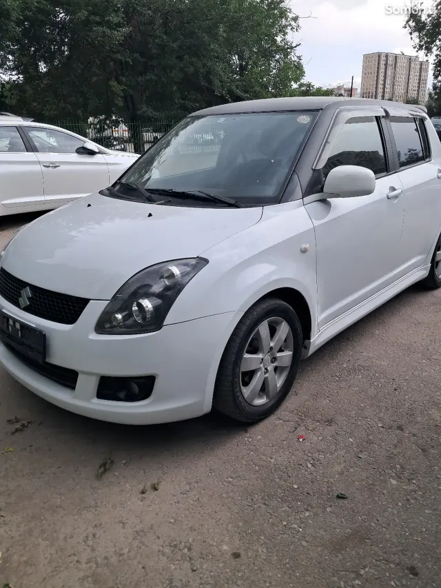 Suzuki Swift 2010 · 1.3 AT