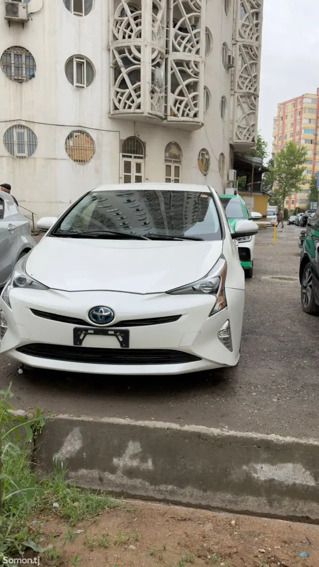 Toyota Prius 2016 · 1.8 AT