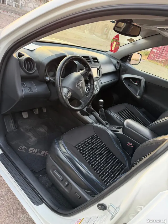 Toyota RAV 4 2012 · 2.0 MT