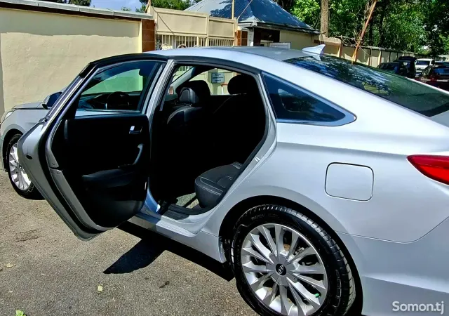 Hyundai Sonata 2015 · 2.0 AT