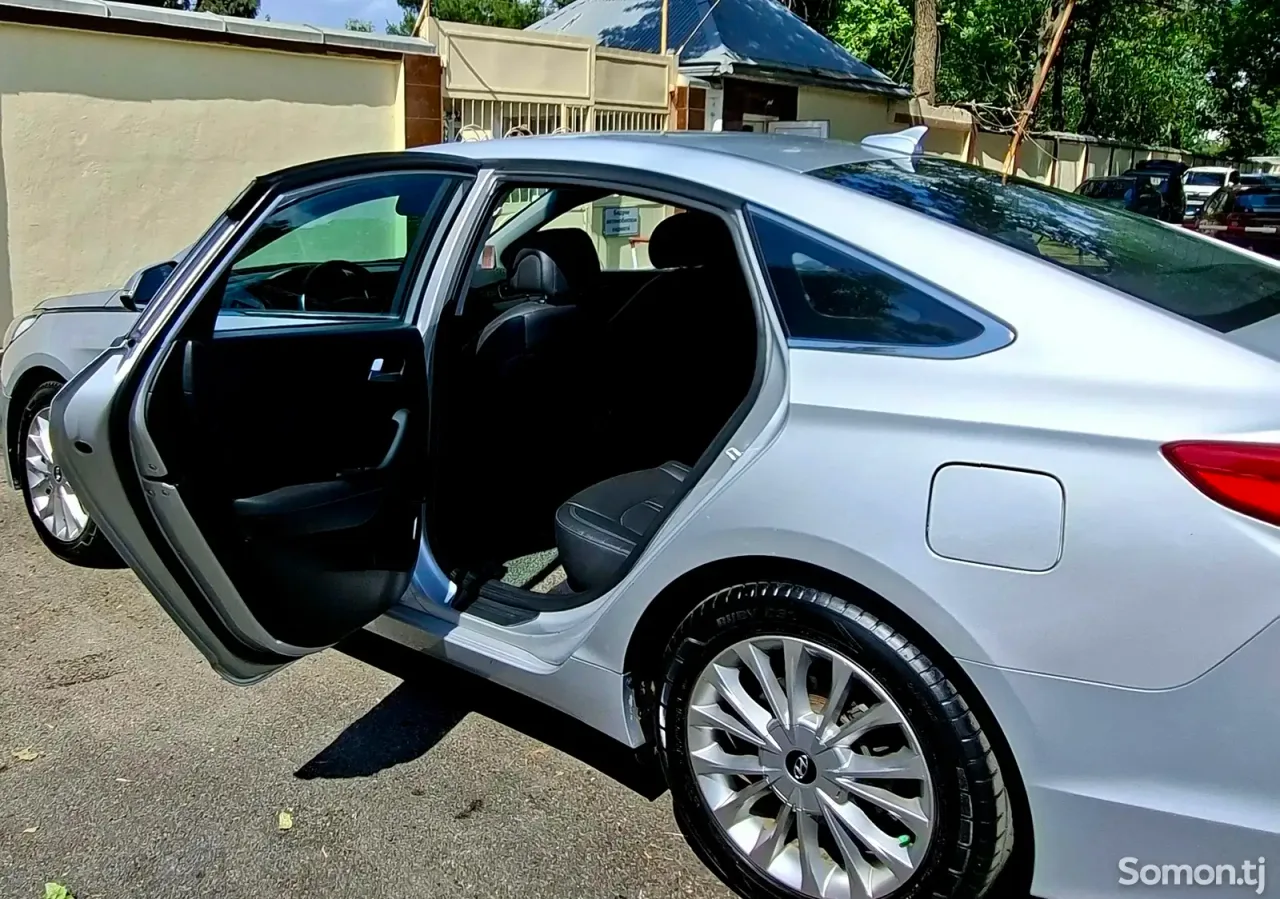 Hyundai Sonata 2015 · 2.0 AT