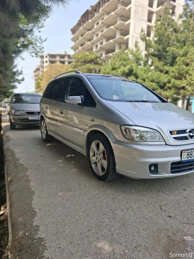 Opel Zafira 2005 · 1.8 MT
