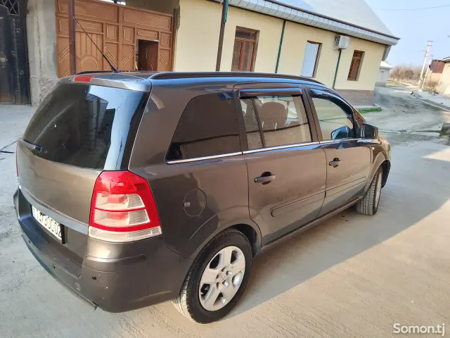 Opel Zafira 2010 · 1.8 MT