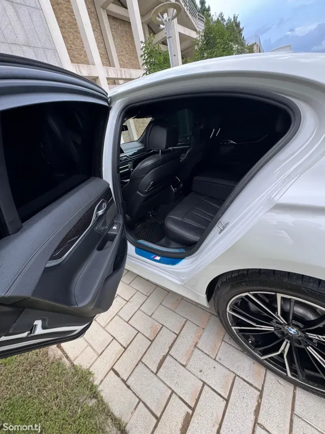 BMW 7 series 2019 · 3.0 AT