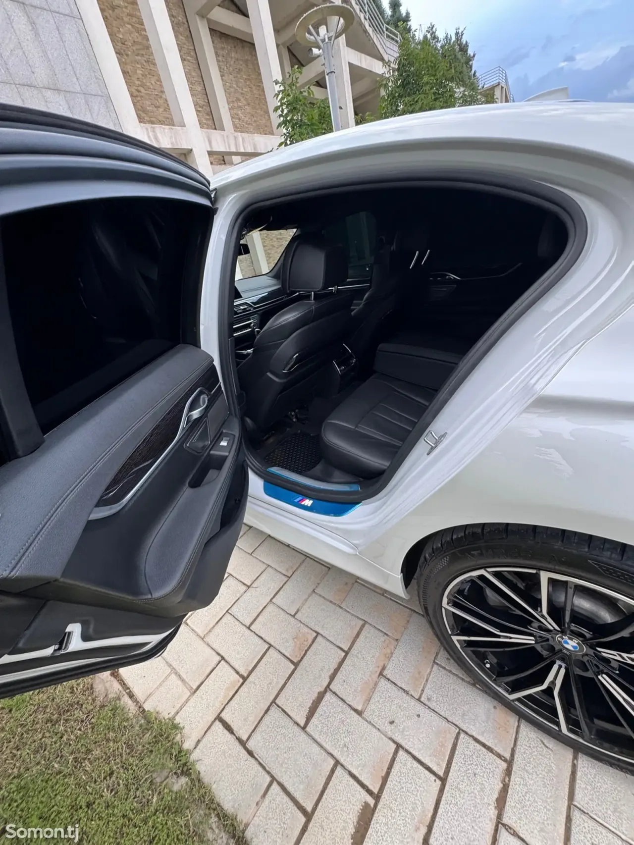 BMW 7 series 2019 · 3.0 AT