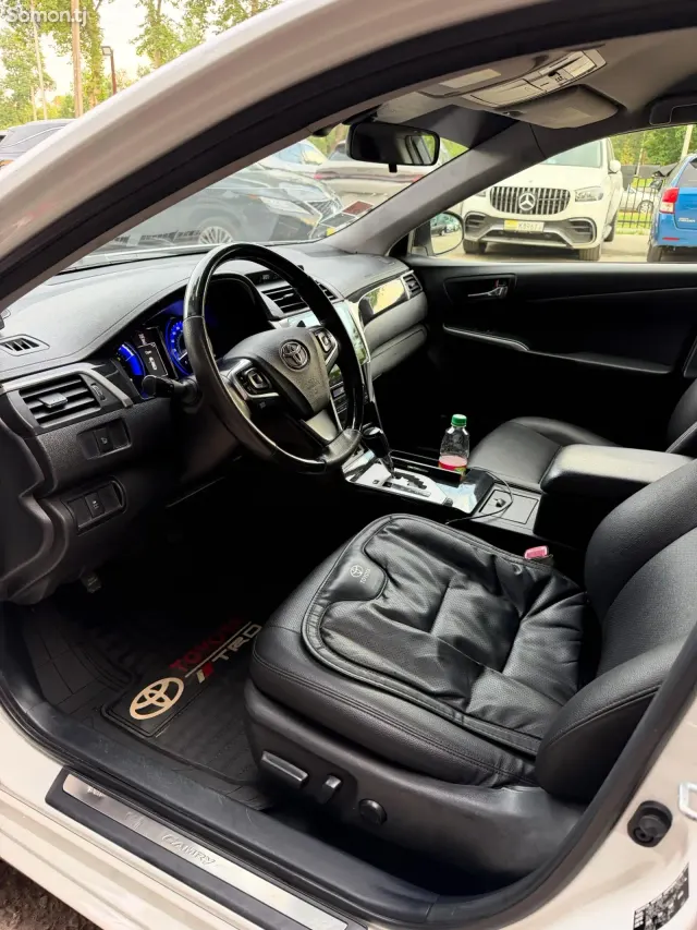 Toyota Camry 2015 · 2.5 AT
