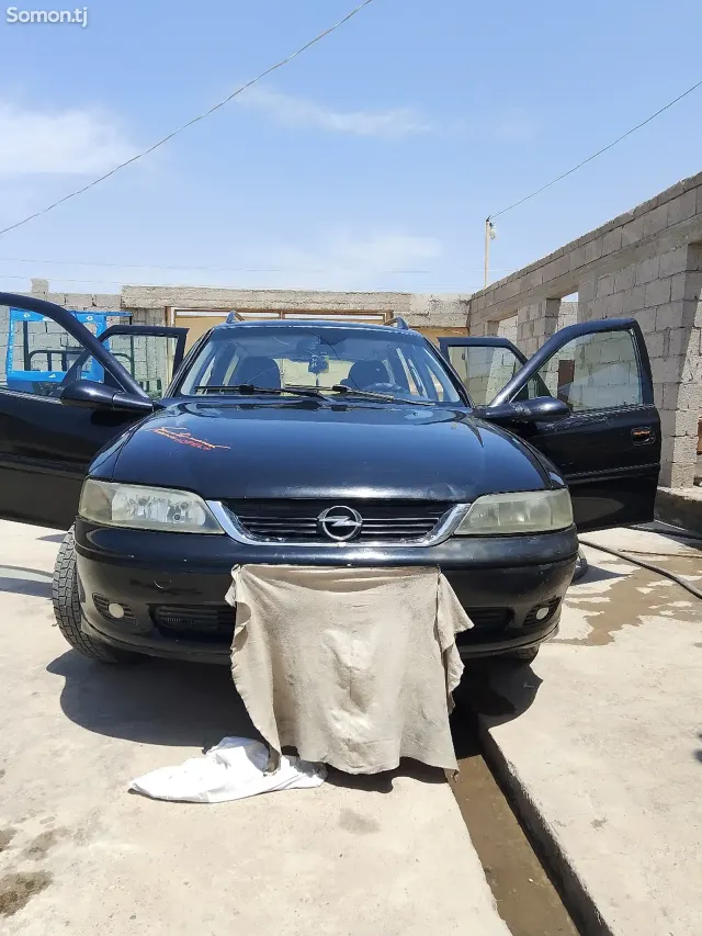Opel Vectra B 1996 · 1.6 MT