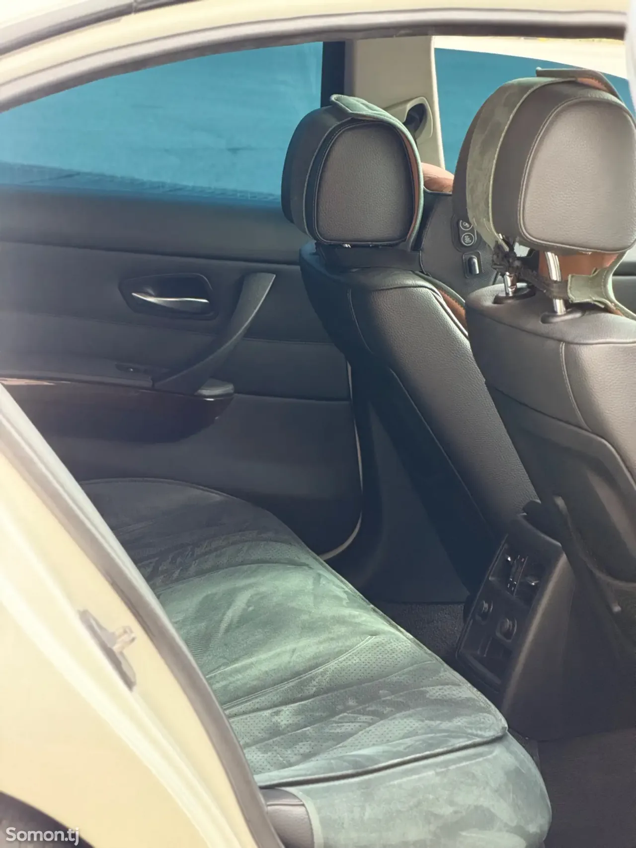 BMW 3 series 2010 · 2.0 AT