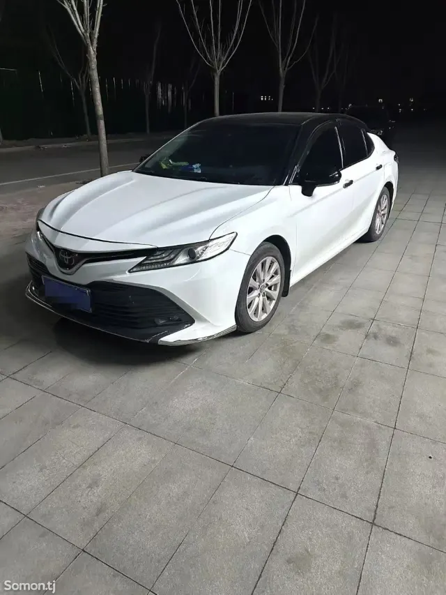 Toyota Camry 2019 · 2.0 AT