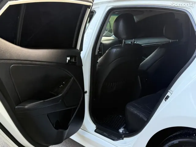 Kia K5 2013 · 2.0 AT