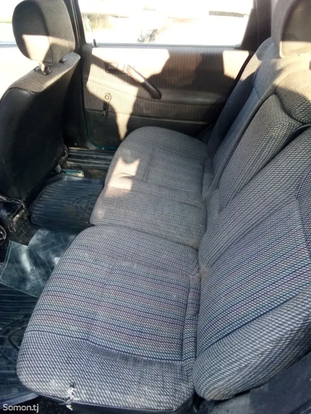 Volkswagen Passat 1993 · 1.8 MT