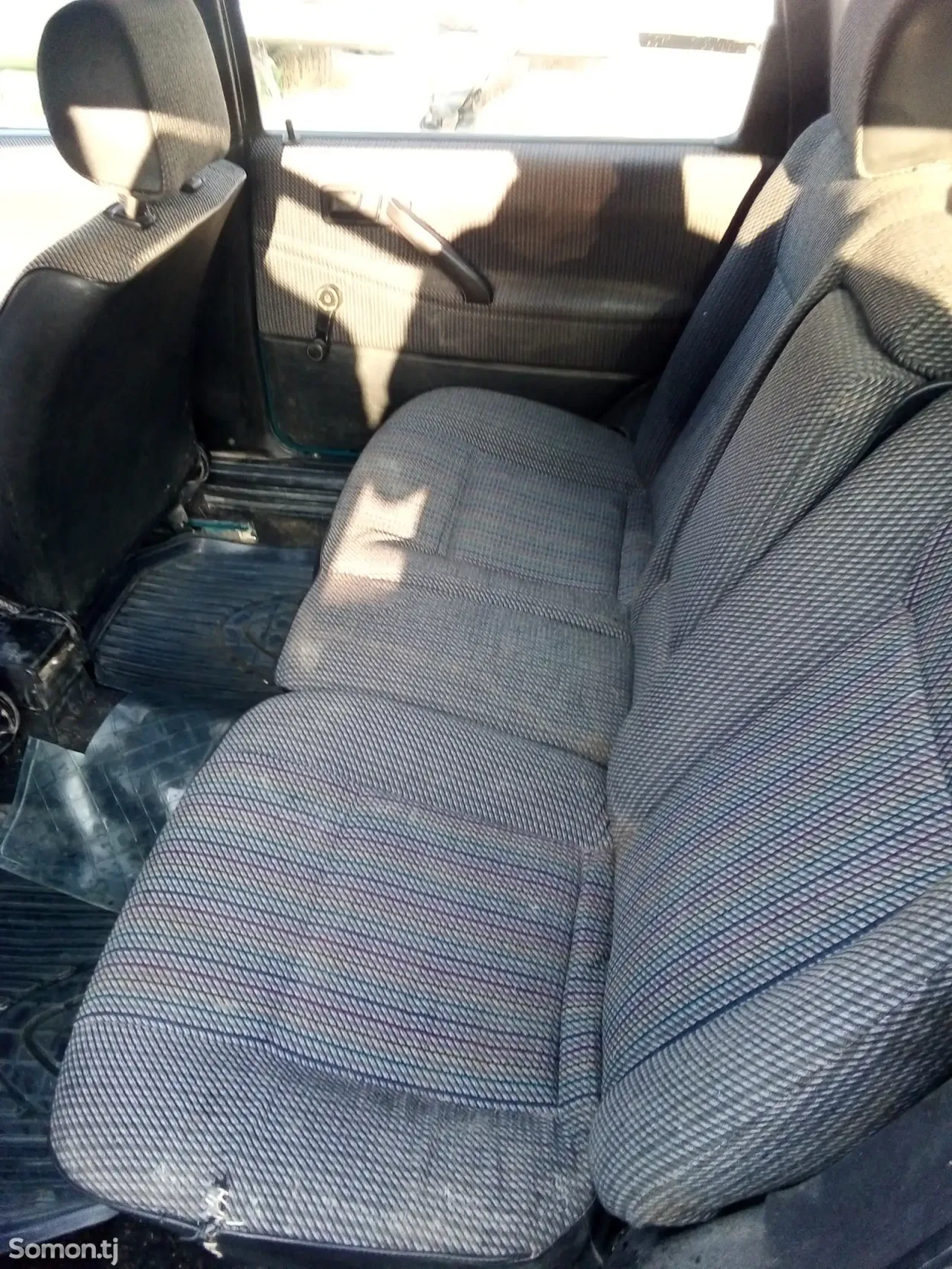 Volkswagen Passat 1993 · 1.8 MT