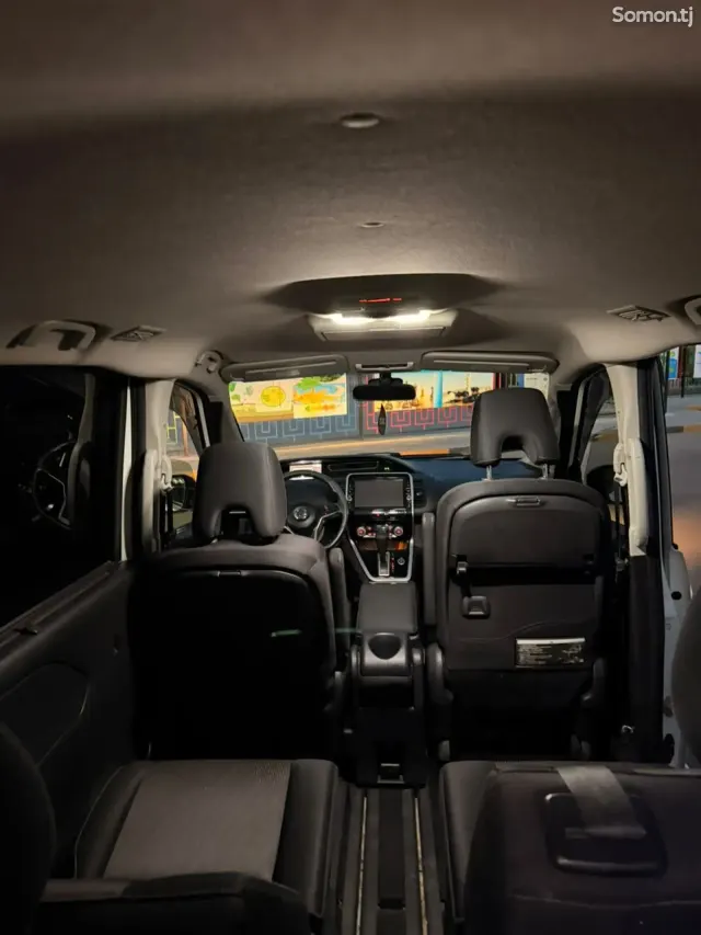 Nissan Serena 2016 · 2.0 AT