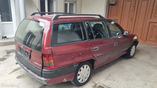 Opel Astra F 1992 · 1.6 MT