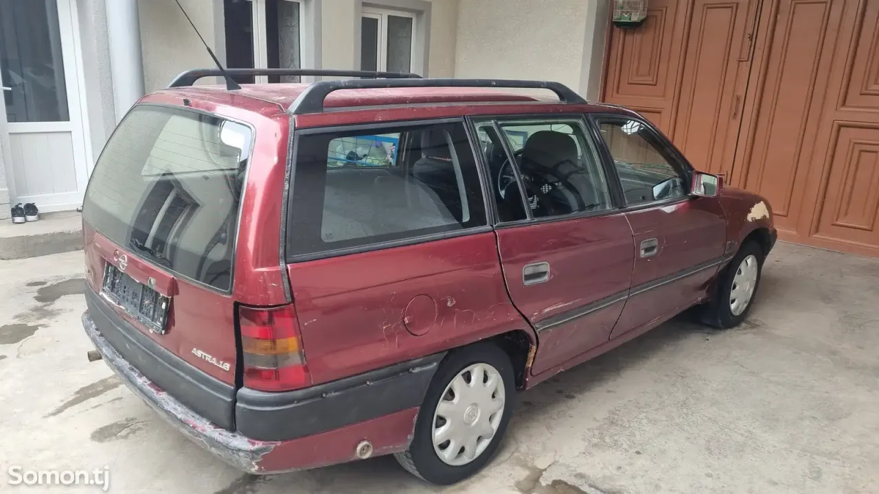 Opel Astra F 1992 · 1.6 MT