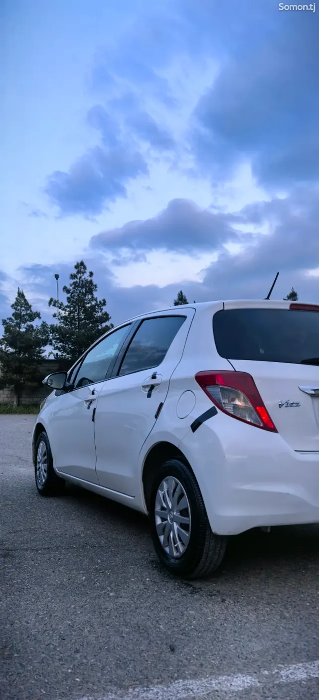 Toyota Vitz 2011 · 1.1 AT