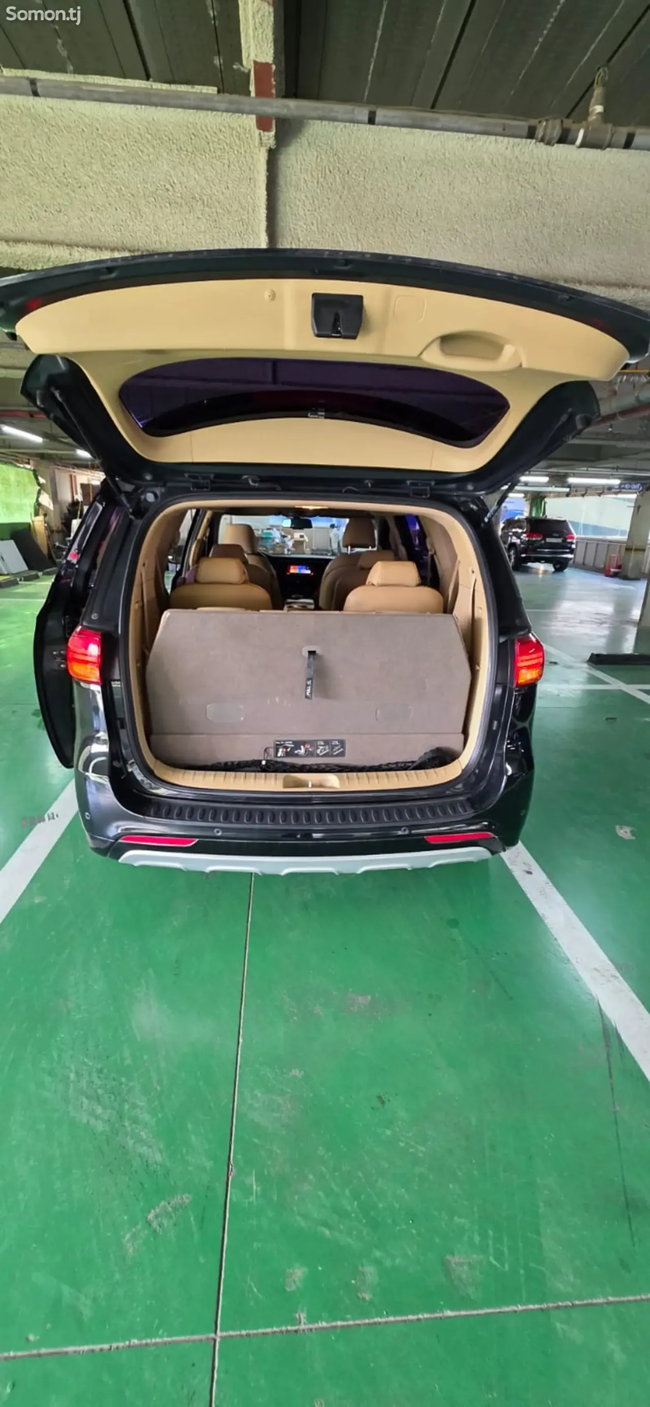 Kia Carnival 2015 · 2.2 AT