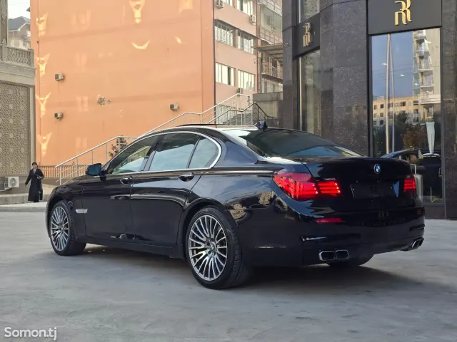 BMW 7 series 2012 · 4.4 AT