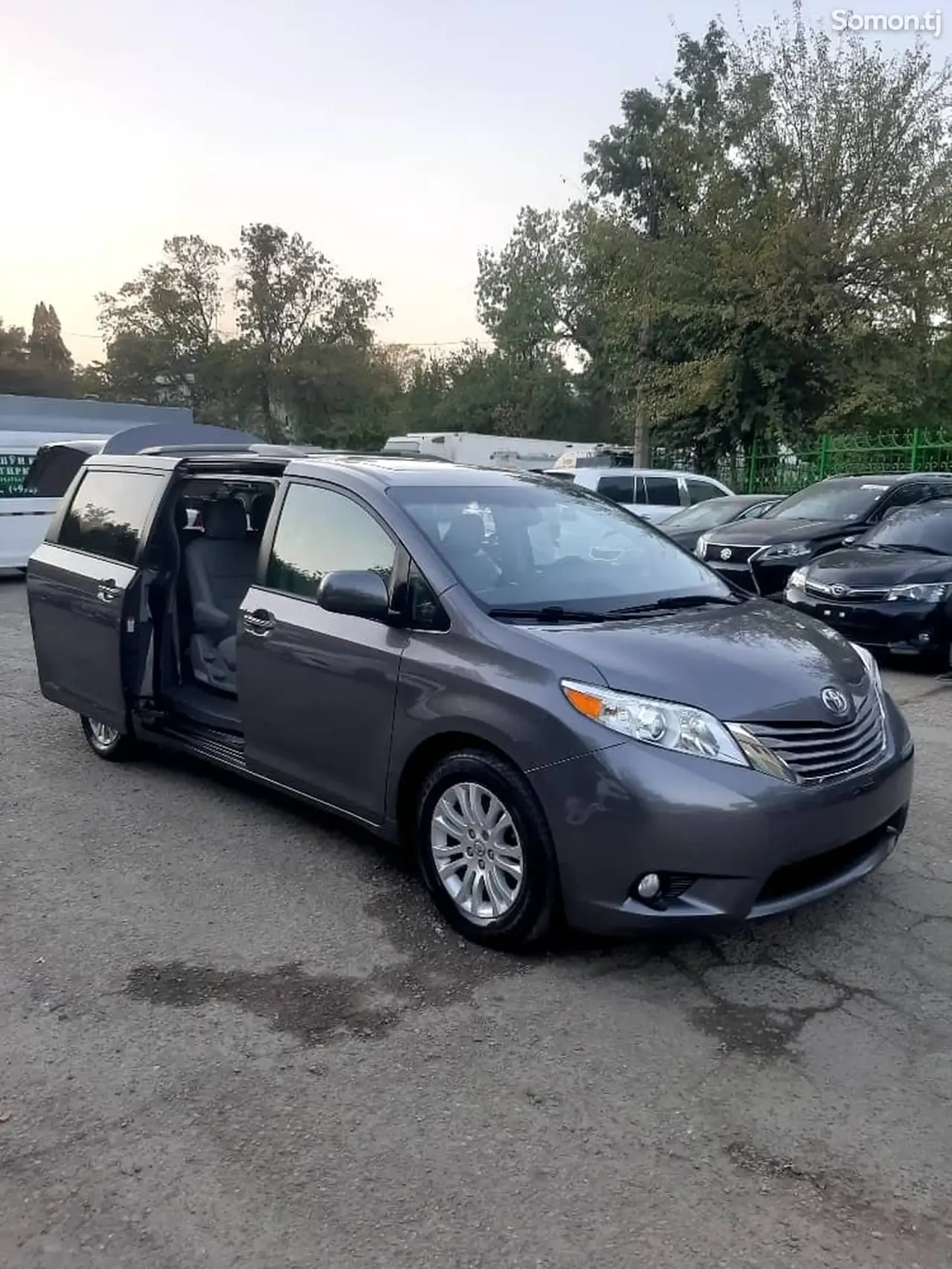 Toyota Sienna 2017 · 3.5 AT