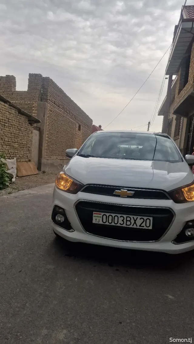Chevrolet Spark 2016 · 1.0 AT