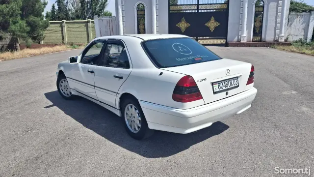 Mercedes-Benz C class 1995 · 2.2 MT