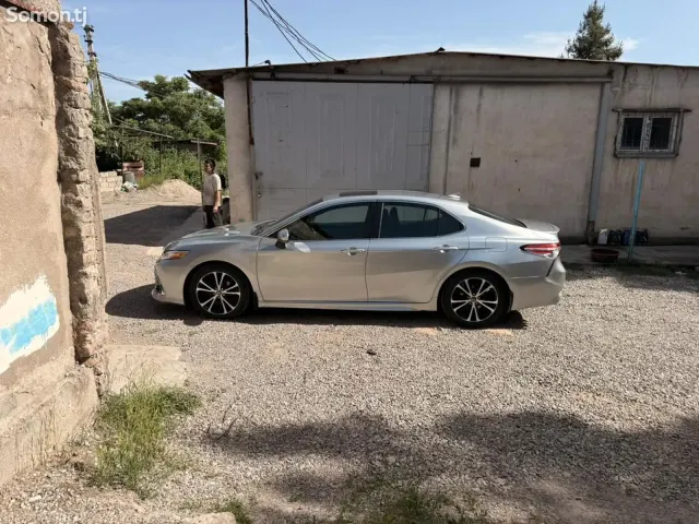 Toyota Camry 2018 · 2.5 AT
