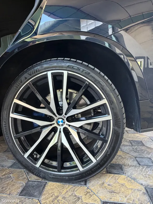 BMW X5 2019 · 4.4 AT