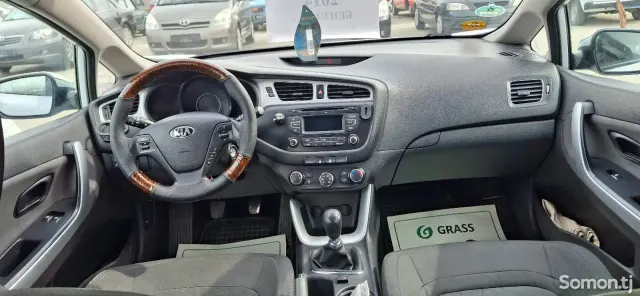 Kia Ceed 2014 · 1.6 MT